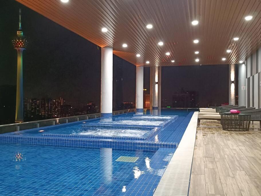 Appartamento Cl 30A Super Kl View Infinity Pool Klcc Kuala Lumpur Esterno foto